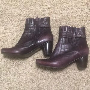 Everybody BZ Moda Anthropologie purple ankle boots